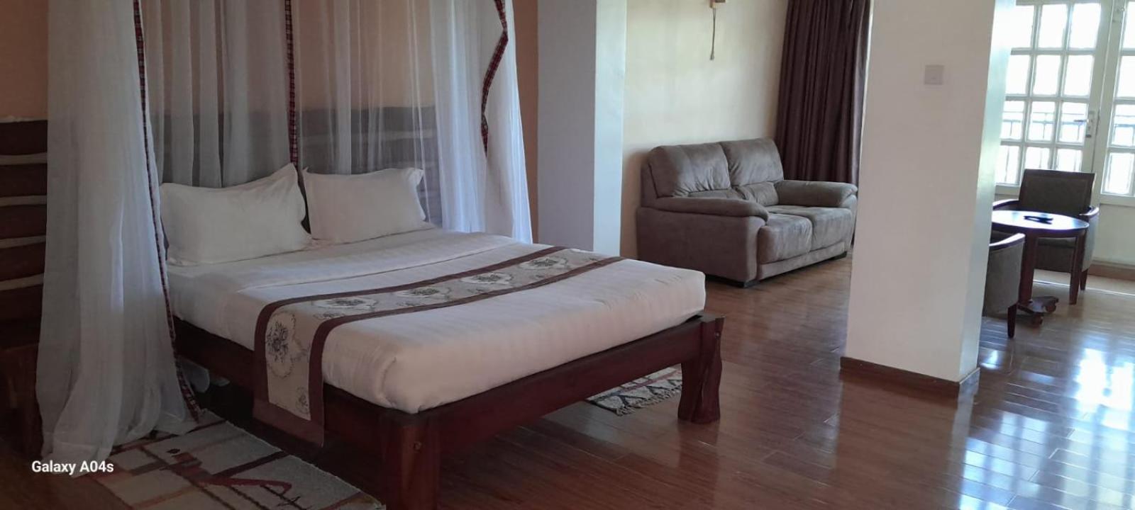 Esikar Gardens Hotel Narok Exteriör bild