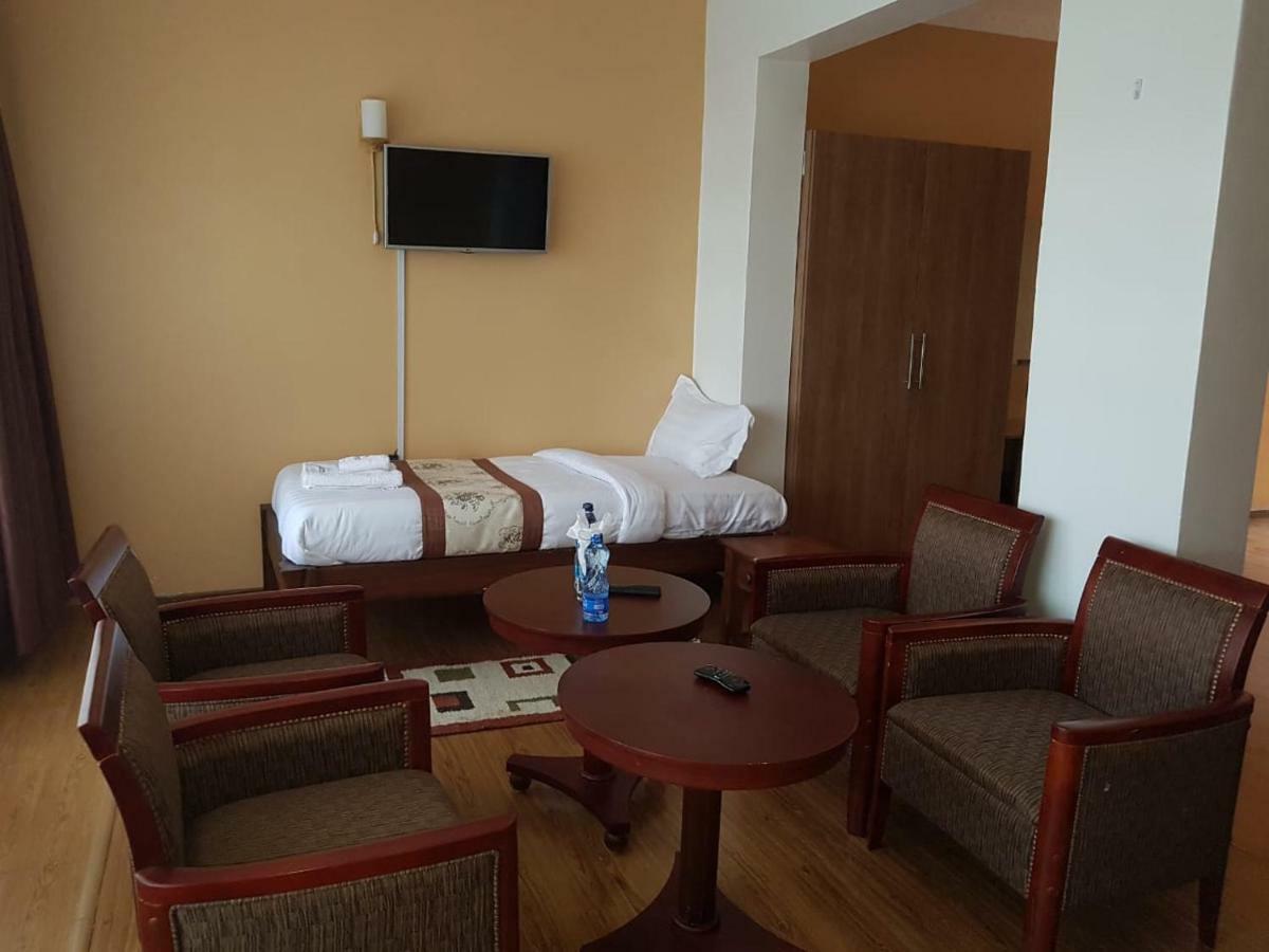 Esikar Gardens Hotel Narok Exteriör bild